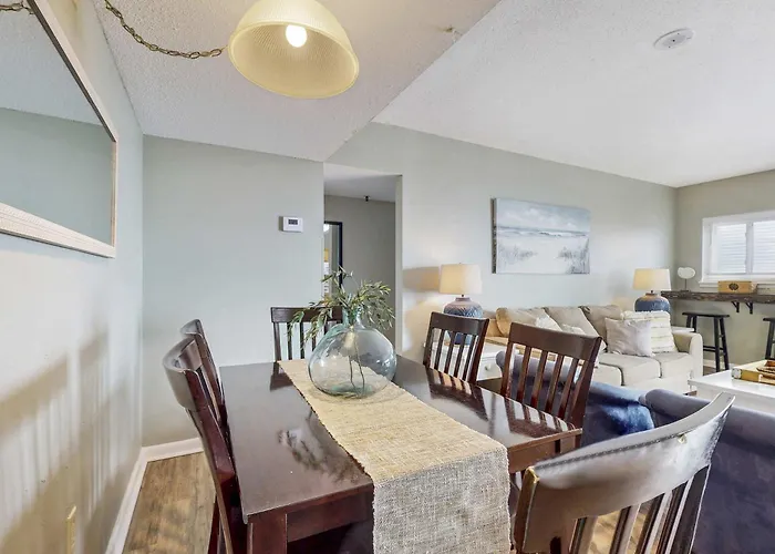 Bright Coastal With Gulf Views Pools Hot Tub & Private Balcony Holiday home *