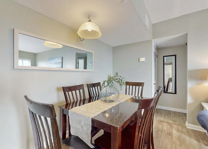 Bright Coastal With Gulf Views Pools Hot Tub & Private Balcony Holiday home *